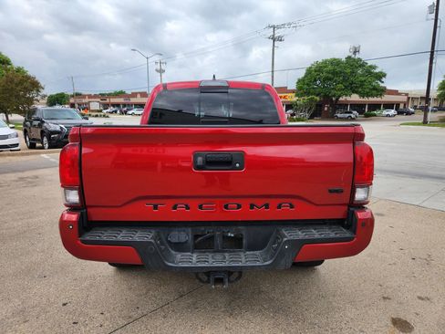 Used 2016 Toyota Tacoma TRD Sport w/ Towing Package image 4