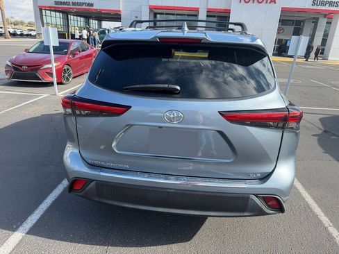 Used 2023 Toyota Highlander XLE image 7
