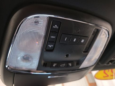 Used 2022 Jeep Grand Cherokee Limited AWD/4WD image 20