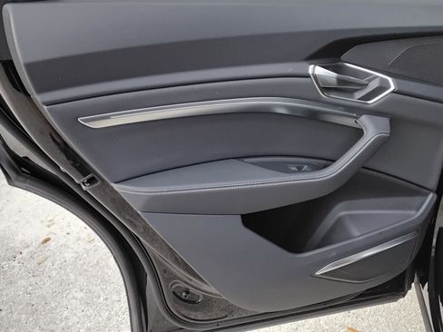 Used 2024 Audi Q8 e-tron Premium Plus image 19