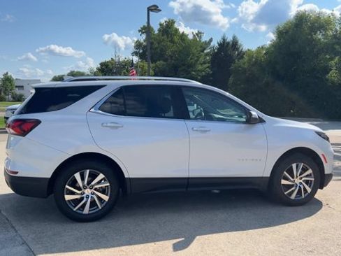 Used 2023 Chevrolet Equinox Premier AWD/4WD image 9