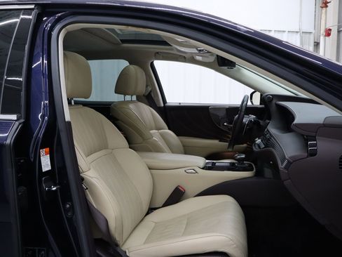 Used 2020 Lexus LS 500 w/ Interior Upgrade Package image 36