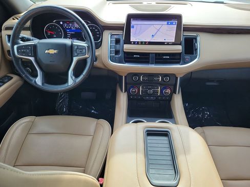 Used 2021 Chevrolet Suburban Premier w/ Premium Package image 18