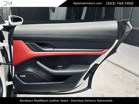 Used 2022 Porsche Taycan image 27