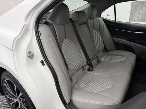 Used 2020 Toyota Camry SE FWD image 25