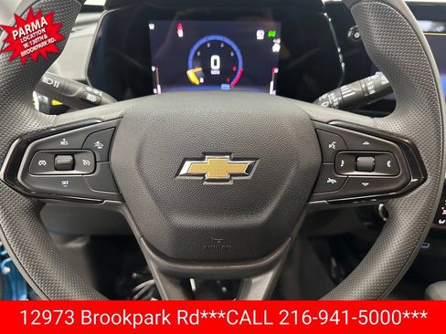Used 2025 Chevrolet Trax LT FWD image 11