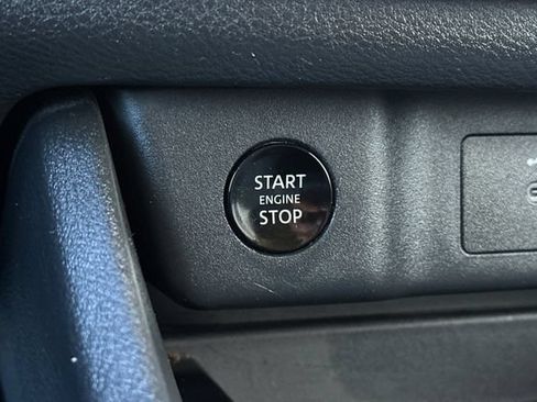 Used 2025 Nissan Rogue SV AWD/4WD image 25