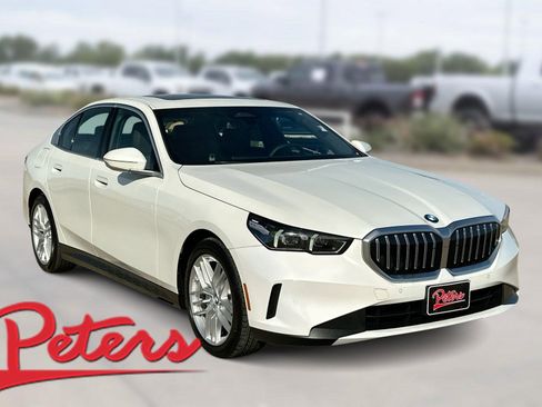 Used 2024 BMW 530i w/ Convenience Package image 1