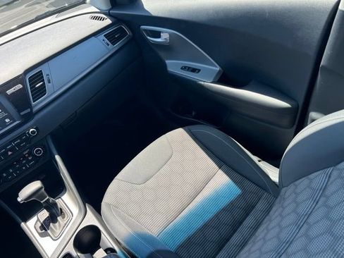 Used 2019 Kia Niro LX FWD image 11