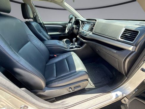 Used 2018 Toyota Highlander XLE FWD image 15