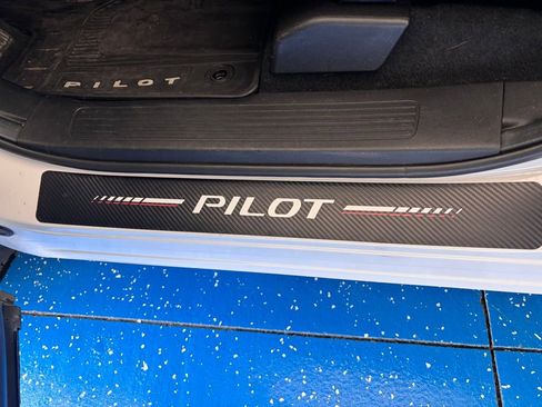 Used 2025 Honda Pilot Elite image 21