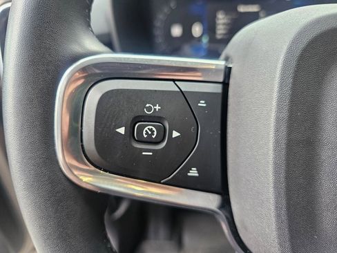 Certified 2023 Volvo XC40 B5 Plus w/ Climate Package image 23