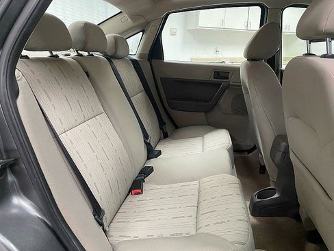 Used 2010 Ford Focus SE image 13