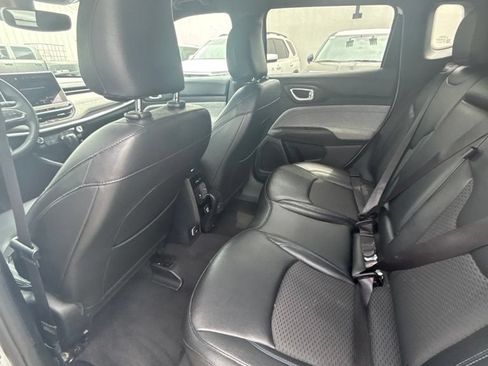 Used 2024 Jeep Compass Latitude AWD/4WD image 18