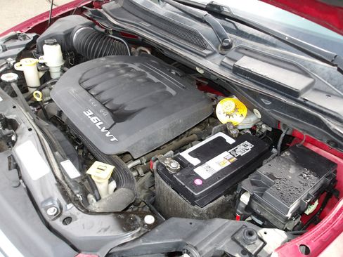 Used 2016 Chrysler Town & Country Touring image 23