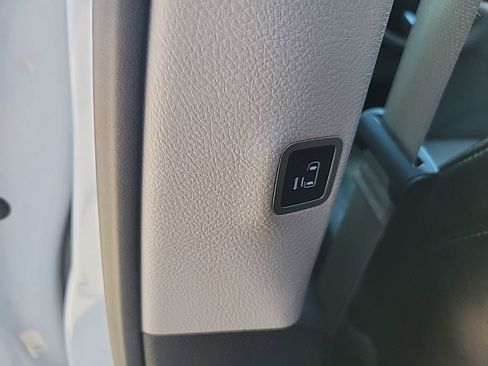 Used 2024 Chrysler Pacifica Touring-L FWD image 34