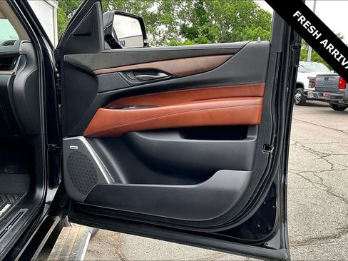 Used 2020 Cadillac Escalade Premium Luxury AWD/4WD image 28