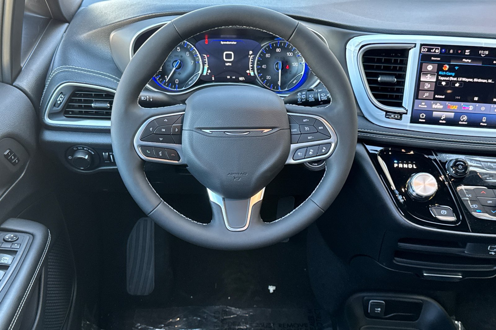 New 2027 Chrysler Pacifica Select FWD image 13