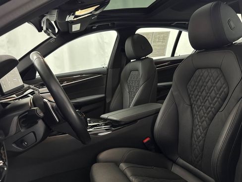 Used 2023 BMW 530i w/ Convenience Package image 22