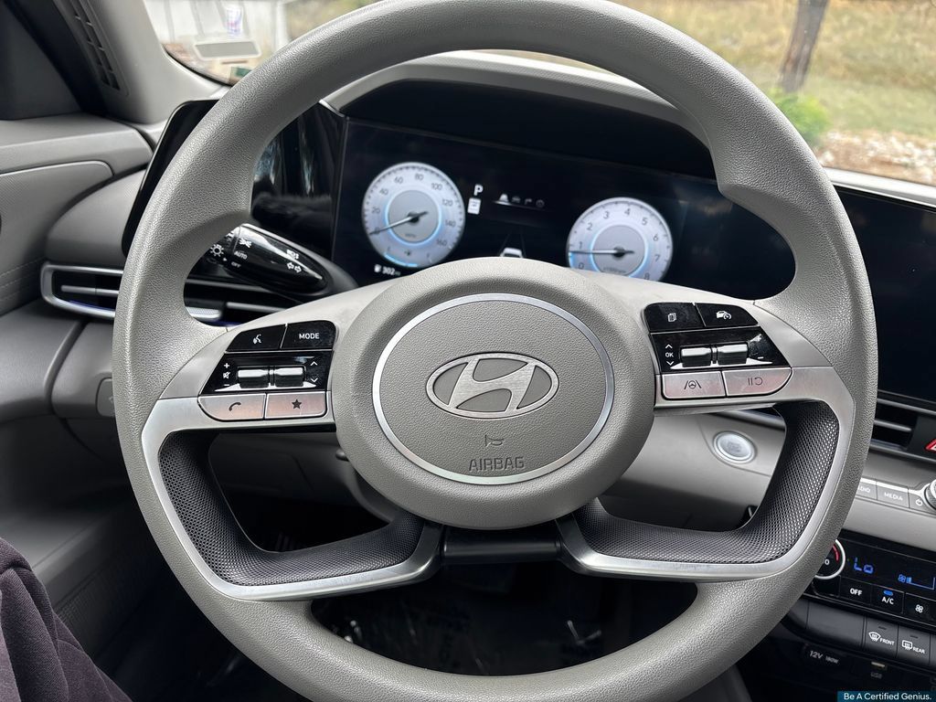 Used 2024 Hyundai Elantra SEL FWD image 20