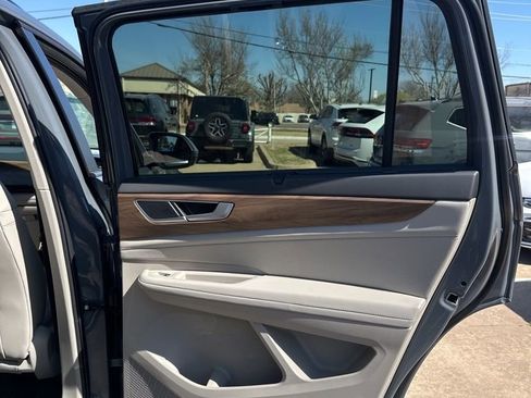 New 2026 Volkswagen Atlas SE FWD image 18