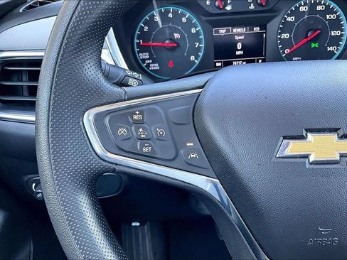 Used 2020 Chevrolet Equinox LS FWD image 17