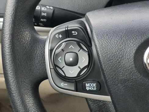 Used 2012 Toyota Camry LE FWD image 25
