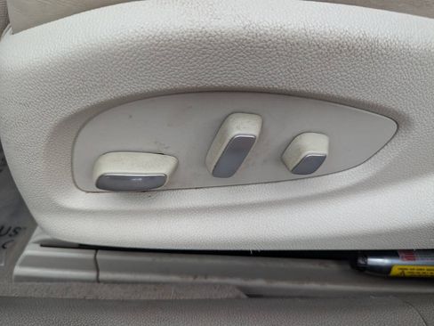 Used 2013 Cadillac XTS Platinum FWD image 25