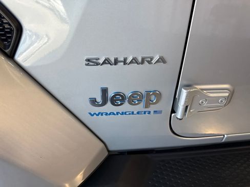 Used 2023 Jeep Wrangler Unlimited Sahara w/ Cold Weather Group AWD/4WD image 10