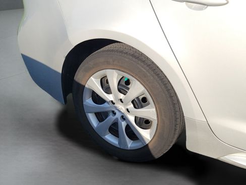 Used 2022 Toyota Corolla LE FWD image 19