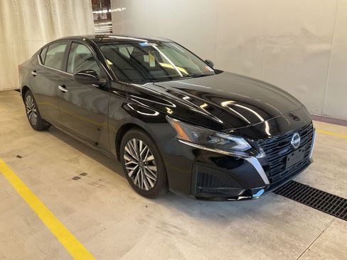 Used 2023 Nissan Altima 2.5 SV FWD image 5
