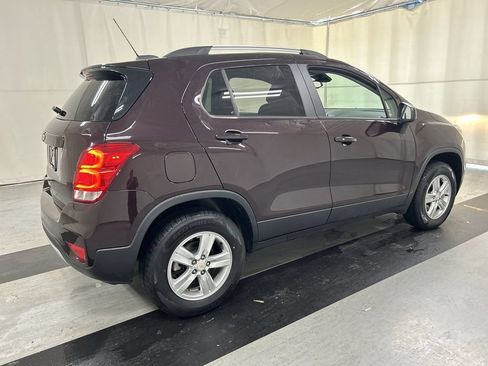 Used 2021 Chevrolet Trax LT w/ LT Convenience Package AWD/4WD image 2