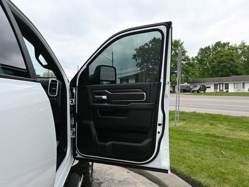 Used 2024 RAM 2500 Big Horn AWD/4WD image 18