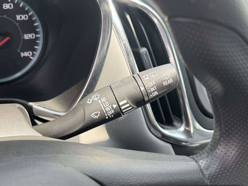 Used 2023 Chevrolet Equinox LS FWD image 20