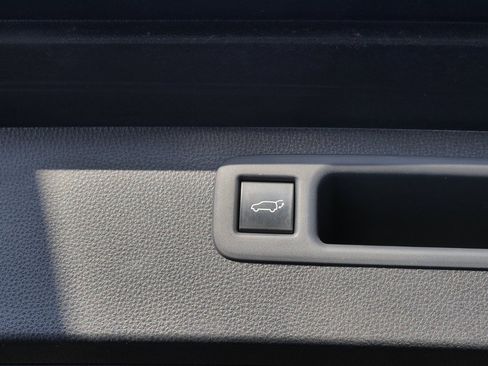 Used 2021 Toyota Highlander LE image 17