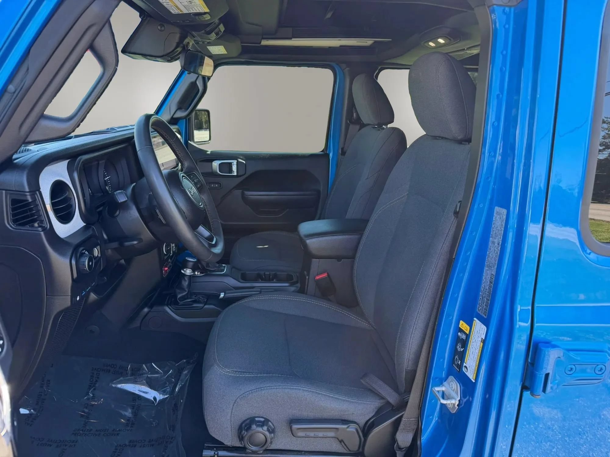 Used 2024 Jeep Wrangler Unlimited AWD/4WD image 2