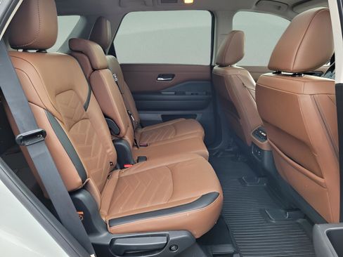 Used 2024 Nissan Pathfinder Platinum w/ Cargo Package image 20