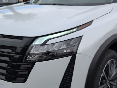 New 2026 Nissan Pathfinder Platinum image 8