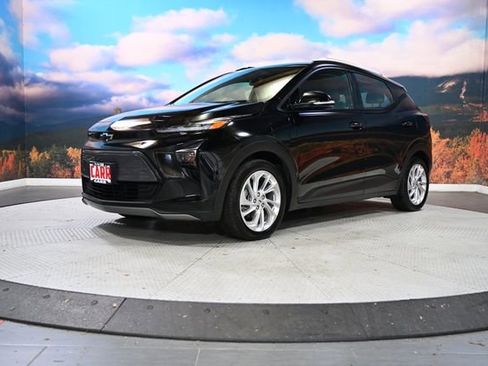 Used 2022 Chevrolet Bolt EUV LT w/ Comfort Package image 3