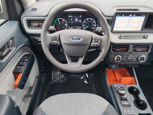 Used 2023 Ford Maverick XLT image 8