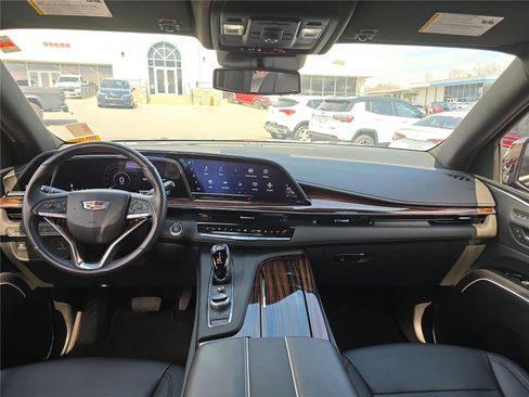 Used 2023 Cadillac Escalade ESV Luxury image 18