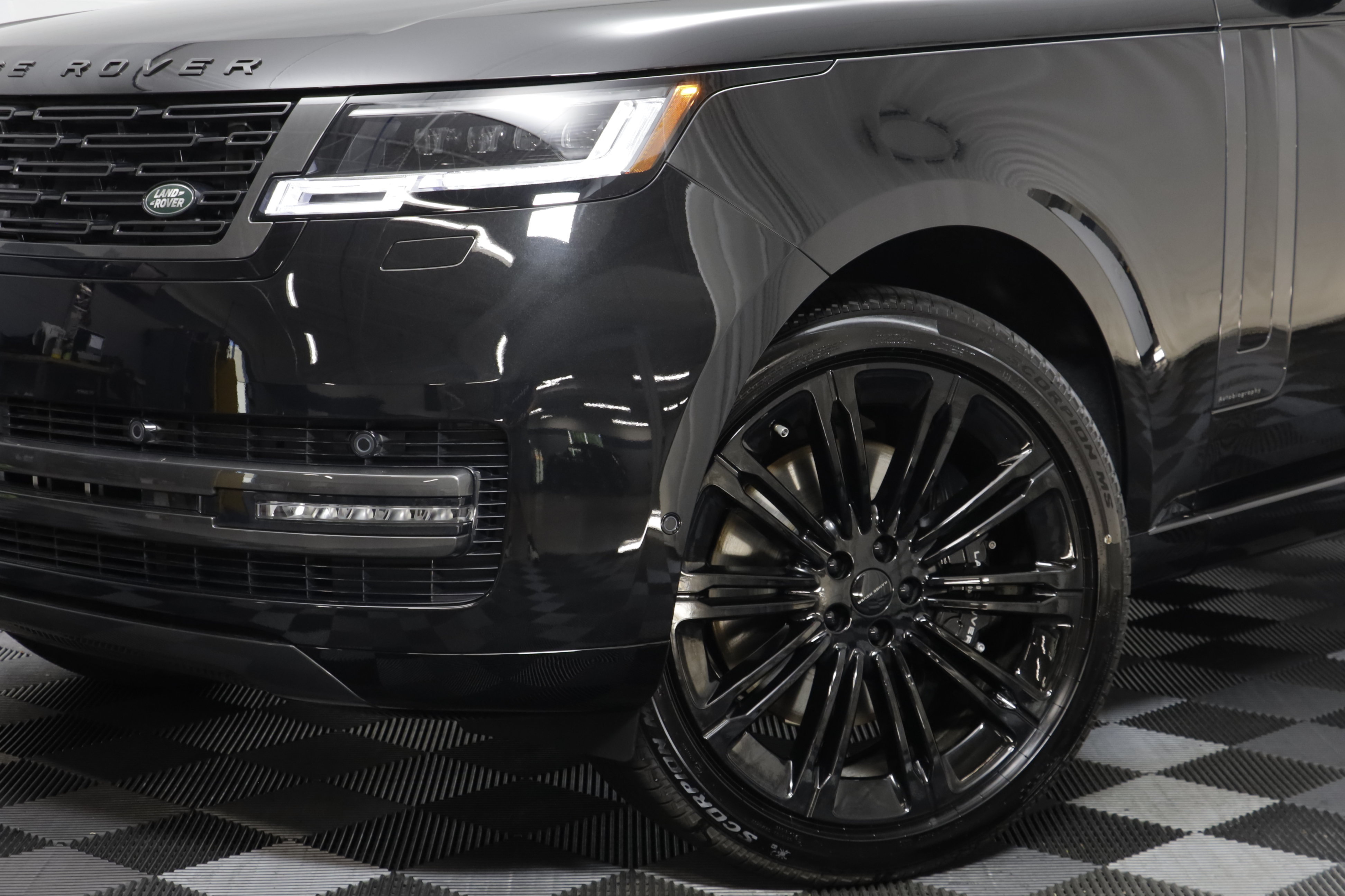 New 2026 Land Rover Range Rover Long Wheelbase Autobiography AWD/4WD image 4