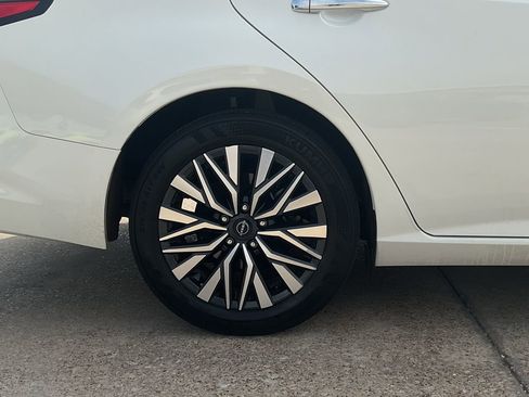 Used 2025 Nissan Altima 2.5 SV FWD image 8