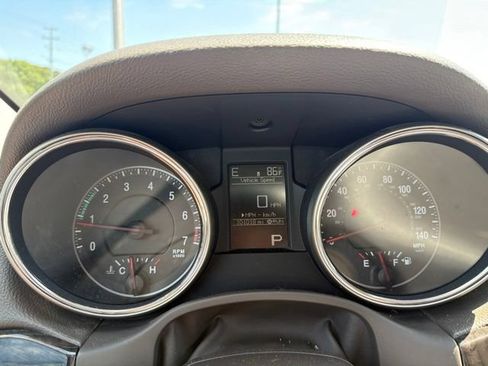 Used 2012 Jeep Grand Cherokee Laredo AWD/4WD image 12