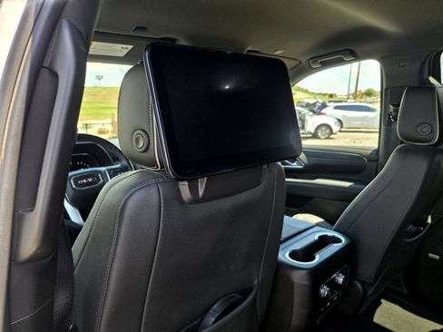 Used 2023 GMC Yukon XL SLT image 14