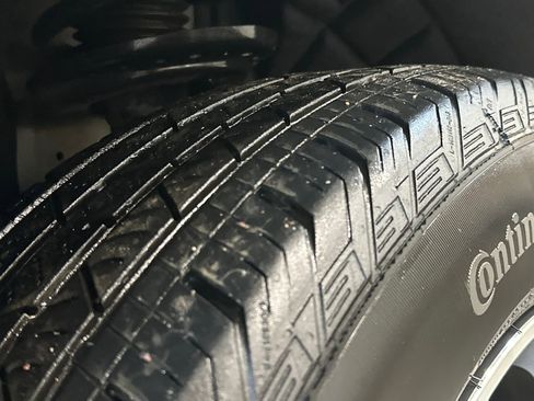 Used 2023 GMC Acadia SLT image 12