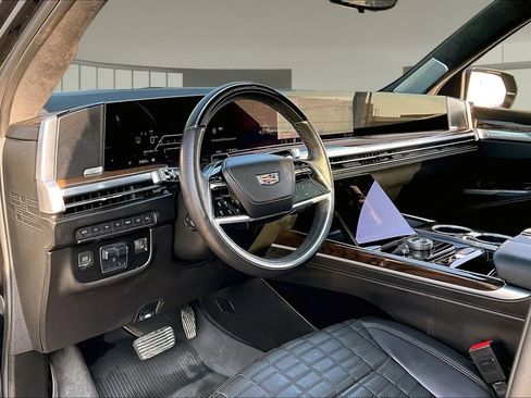 Used 2025 Cadillac Escalade Sport Platinum w/ LPO, Floor Liner Package AWD/4WD image 13