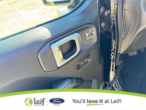 Used 2018 Jeep Wrangler Unlimited Sahara image 19