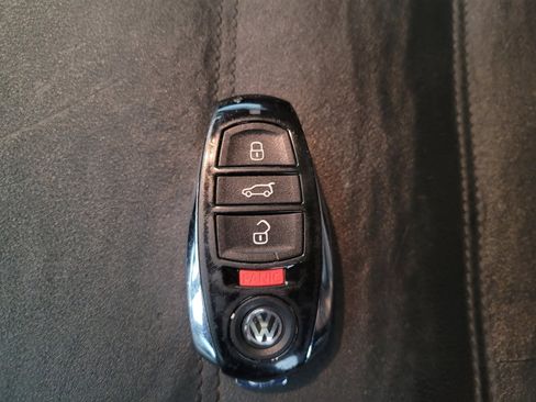 Used 2014 Volkswagen Touareg Lux image 32