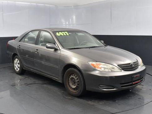 Used 2004 Toyota Camry LE FWD image 2